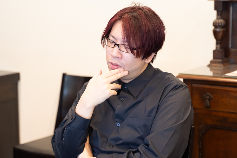 インタビューカット9