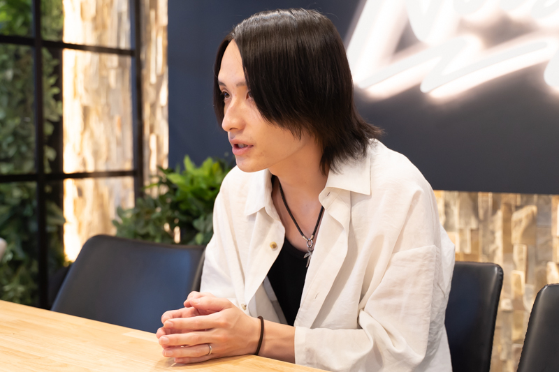 インタビューカット3