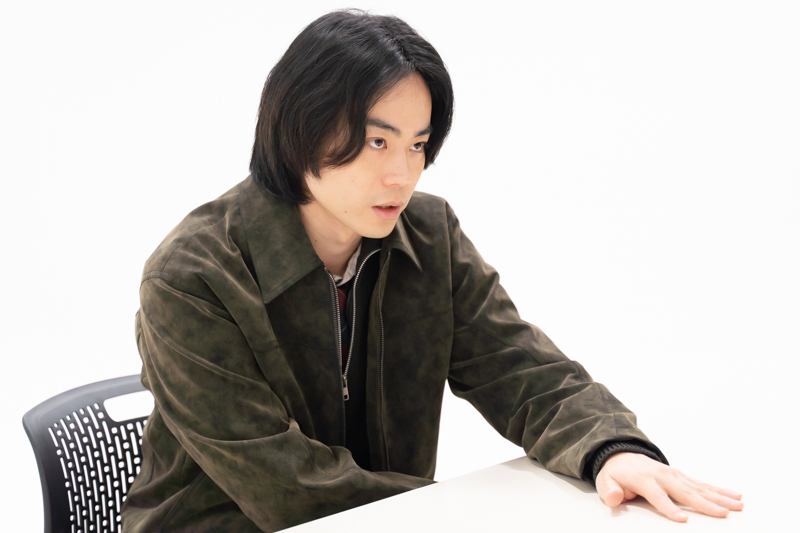 インタビューカット1