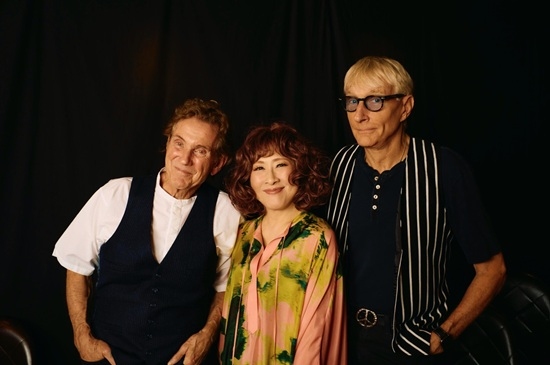 鉄壁トリオによる圧巻のパフォーマンスが豪華仕様ライブ盤に！